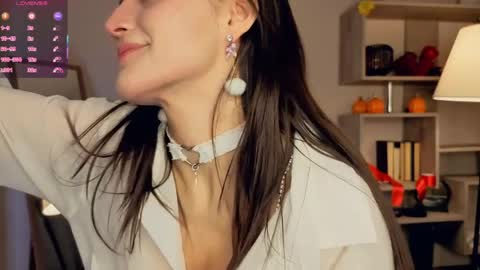 Vicky and Beatrice online show from 04/04/26, 07:33