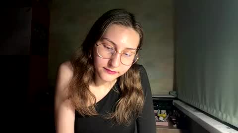 Mia online show from 05/28/26, 06:38