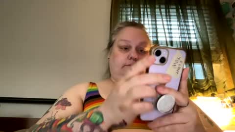Snapshot of nellatlas chatting on 06/17/26, 02:29 Nellie Atlas online show from 06/17/26, 02:29