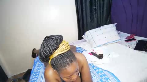 nellyeluxe online show from 12/16/25, 05:45