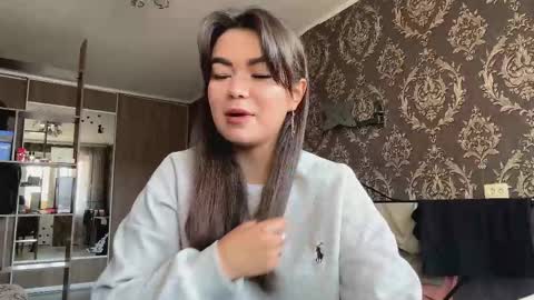 Snapshot of nellytarallo chatting on 03/15/26, 08:31 Ava online show from 03/15/26, 08:31