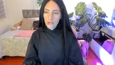 Sarah  online show from 11/18/25, 03:23