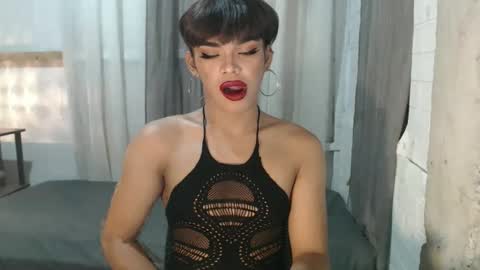neomi online show from 09/25/25, 01:04