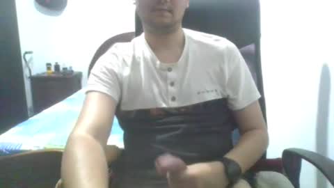 Snapshot of nerdxxx94 chatting on 01/11/25, 05:52 MrBull online show from 01/11/25, 05:52