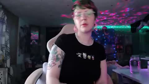Snapshot of nerdy_squirty chatting on 05/27/26, 04:31 NerdySquirty online show from 05/27/26, 04:31
