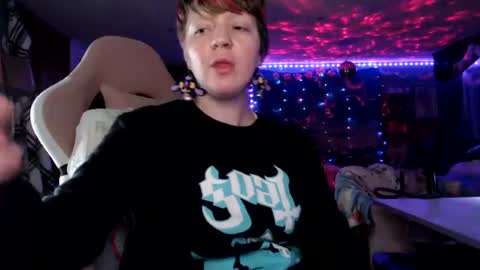 Snapshot of nerdy_squirty chatting on 06/22/26, 06:43 NerdySquirty online show from 06/22/26, 06:43