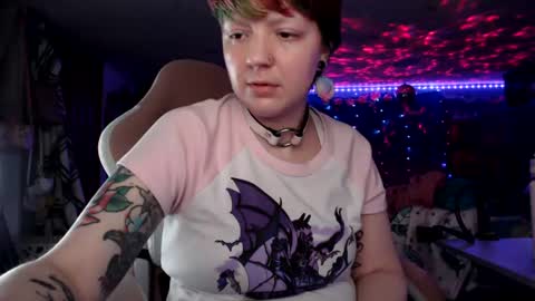 Snapshot of nerdy_squirty chatting on 06/25/26, 05:12 NerdySquirty online show from 06/25/26, 05:12