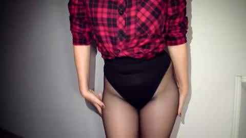 Snapshot of nerii11i chatting on 12/04/25, 07:39 Crystal New online show from 12/04/25, 07:39