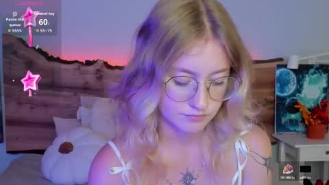 Snapshot of nerissa_xo chatting on 09/20/25, 08:43 Nerissa online show from 09/20/25, 08:43