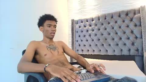 Snapshot of nero_reyd chatting on 07/07/26, 07:18 Nero online show from 07/07/26, 07:18
