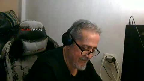 Snapshot of neron401 chatting on 04/29/26, 01:10 neron401 online show from 04/29/26, 01:10