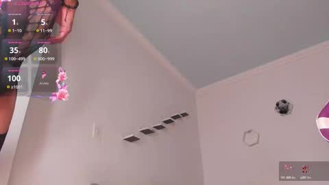 Snapshot of nesferet_sanz chatting on 10/21/25, 09:04 Aleja online show from 10/21/25, 09:04