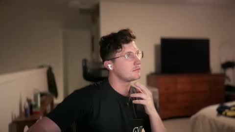 Snapshot of netflixhumanicorn chatting on 12/28/24, 03:15 RyRy online show from 12/28/24, 03:15