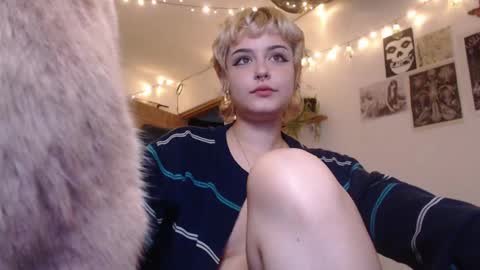 Snapshot of neurotic_witch chatting on 02/26/25, 06:47 Mar online show from 02/26/25, 06:47