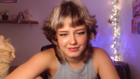 Snapshot of neurotic_witch chatting on 09/16/25, 02:45 Mar online show from 09/16/25, 02:45