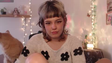 Snapshot of neurotic_witch chatting on 09/19/25, 05:57 Mar online show from 09/19/25, 05:57