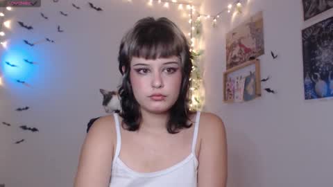 Snapshot of neurotic_witch chatting on 11/06/25, 06:47 Mar online show from 11/06/25, 06:47