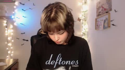 Snapshot of neurotic_witch chatting on 11/07/25, 08:47 Mar online show from 11/07/25, 08:47