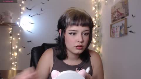 Snapshot of neurotic_witch chatting on 11/20/25, 03:18 Mar online show from 11/20/25, 03:18