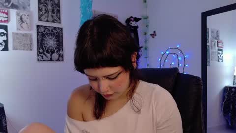Snapshot of neurotic_witch chatting on 07/10/26, 11:24 Mar online show from 07/10/26, 11:24