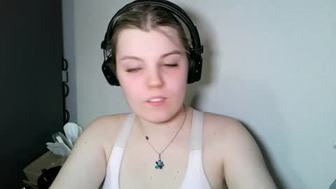 Snapshot of never_enoughh chatting on 06/18/26, 06:23 never_enoughh online show from 06/18/26, 06:23