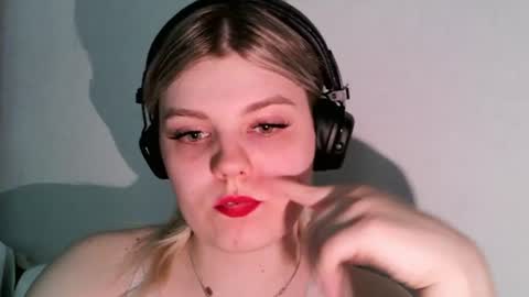 Snapshot of never_enoughh chatting on 06/23/26, 05:33 never_enoughh online show from 06/23/26, 05:33