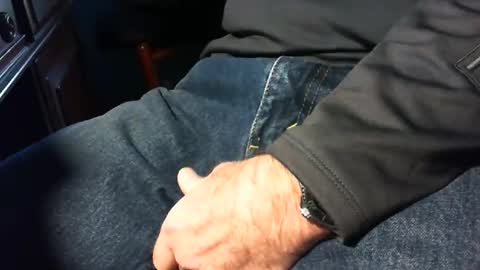 Snapshot of nevrsaynevr2000 chatting on 01/27/25, 03:39 nevrsaynevr2000 online show from 01/27/25, 03:39