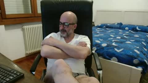 simi online show from 04/12/26, 06:24