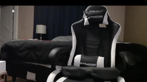 Snapshot of new_york_guy518 chatting on 10/29/25, 12:02 Jordan   online show from 10/29/25, 12:02