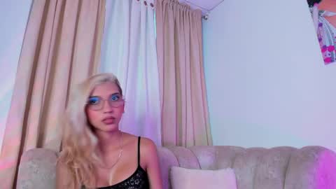 Snapshot of newbarbiedolly chatting on 02/23/25, 11:14 ximena online show from 02/23/25, 11:14