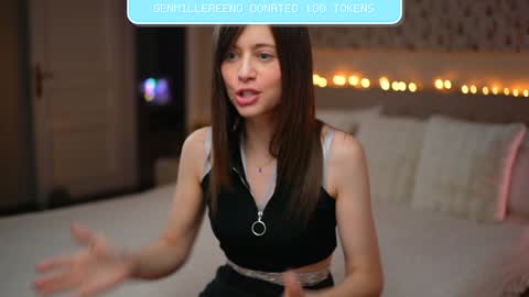 newchloe18 online show from 11/22/25, 09:03