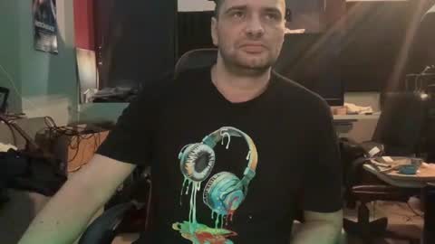 Snapshot of newcouple2023 chatting on 12/17/25, 11:38 newguy2025 online show from 12/17/25, 11:38