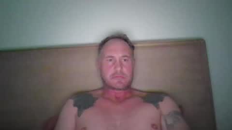 Snapshot of newportman1030 chatting on 09/18/25, 01:18 amandandhisgirl online show from 09/18/25, 01:18