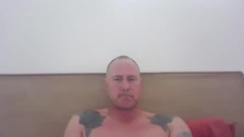 Snapshot of newportman1030 chatting on 11/01/25, 06:21 amandandhisgirl online show from 11/01/25, 06:21