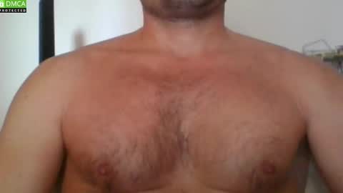 Snapshot of newtyguy90 chatting on 10/16/25, 09:10 newtyguy90 online show from 10/16/25, 09:10