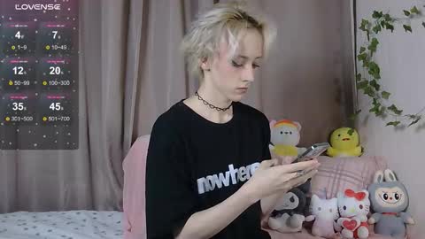 Snapshot of nextvibe1 chatting on 11/25/25, 05:13 NextVibe1 online show from 11/25/25, 05:13