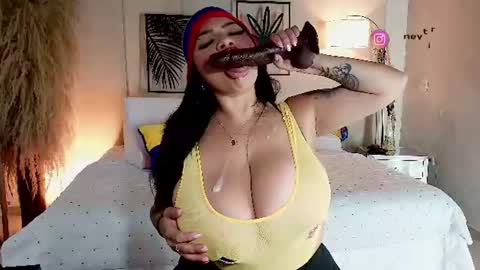 Snapshot of neytiri_moon chatting on 07/03/26, 12:11 Sandra online show from 07/03/26, 12:11