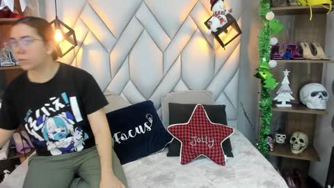 Snapshot of nezukokamado1_ chatting on 12/27/24, 01:07 Milena online show from 12/27/24, 01:07