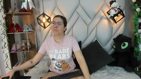 Snapshot of nezukokamado1_ chatting on 01/06/25, 01:41 Milena online show from 01/06/25, 01:41