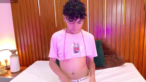 Snapshot of nhico_salazar chatting on 11/11/25, 12:05 Nico online show from 11/11/25, 12:05