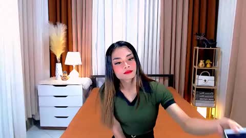 Snapshot of nhicolehollywood chatting on 01/14/25, 06:24 hottie nicole online show from 01/14/25, 06:24