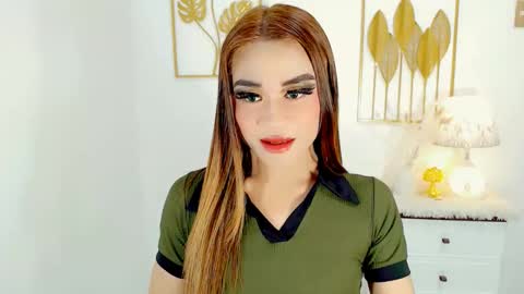 Snapshot of nhicolehollywood chatting on 02/05/25, 02:08 hottie nicole online show from 02/05/25, 02:08