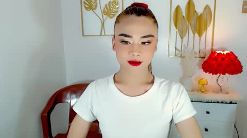 Snapshot of nhicolehollywood chatting on 02/09/25, 05:29 hottie nicole online show from 02/09/25, 05:29