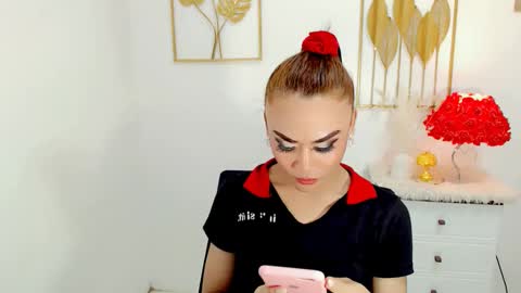 Snapshot of nhicolehollywood chatting on 02/12/25, 07:34 hottie nicole online show from 02/12/25, 07:34