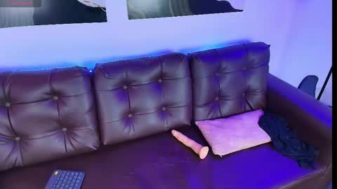 Snapshot of nia_blum chatting on 11/01/25, 03:30 Nia Blum online show from 11/01/25, 03:30