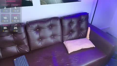 Snapshot of nia_blum chatting on 12/02/25, 03:34 Nia Blum online show from 12/02/25, 03:34