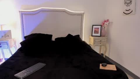 Snapshot of nia_malkova chatting on 05/20/26, 09:04 Nia Malkova online show from 05/20/26, 09:04