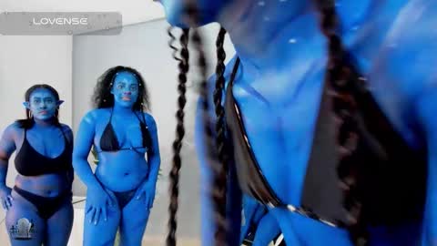 Snapshot of niabianco chatting on 10/31/25, 12:06 N I A online show from 10/31/25, 12:06