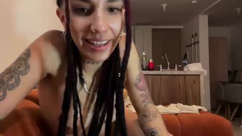 Snapshot of niahhierodula chatting on 06/14/26, 02:24 niah online show from 06/14/26, 02:24