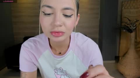 Snapshot of niaholland chatting on 10/23/25, 08:07 SQUIRTER DOLL online show from 10/23/25, 08:07